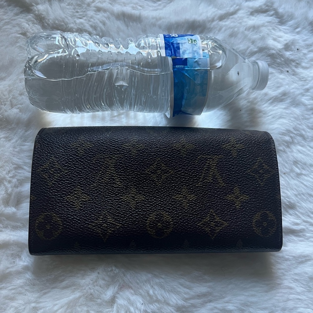 Sarah wallet monogram